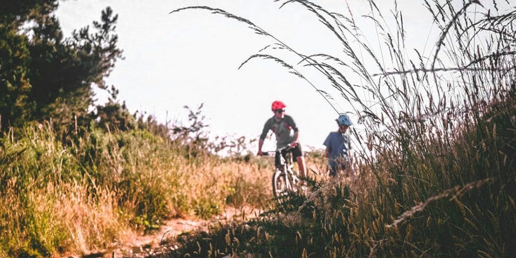 caxila-apartamentos-rurales-luarca-viajes-en-barco-ruta-pesca-turismo-activo-deporte-aventura-actividades-que-hacer-asturias-mar-en-familia-vacaciones-1024×682